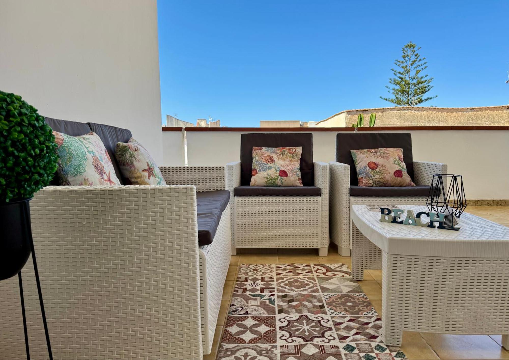 Beachside Escape, Steps From The With Parking And Ac In *